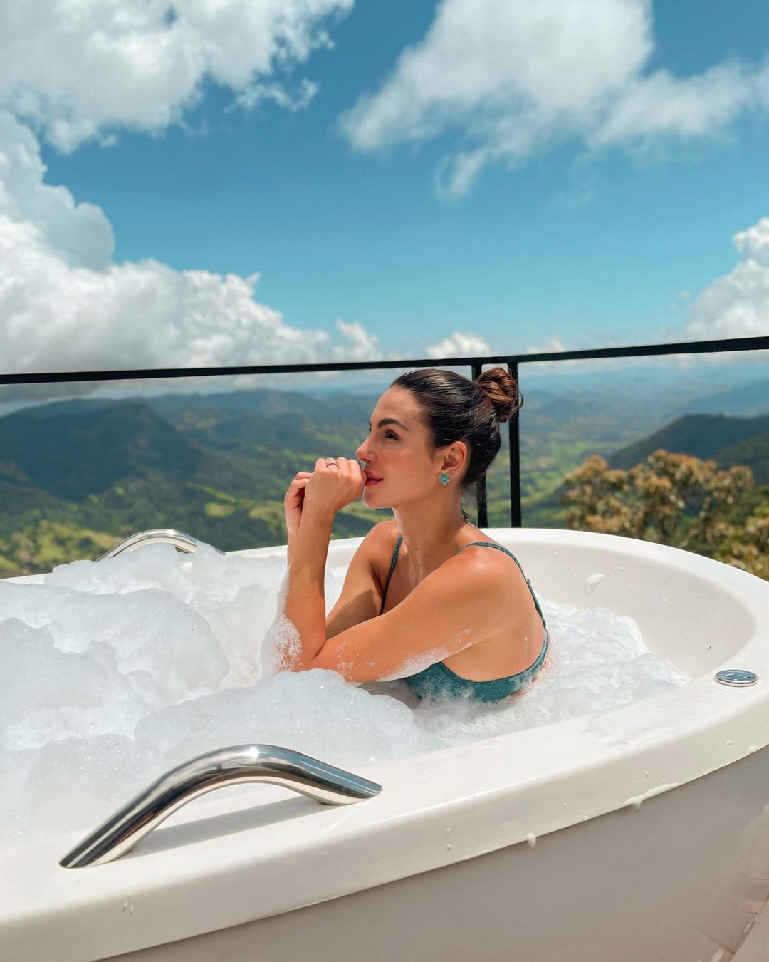 mel fronck cabana nomad place domo jacuzzi banheira